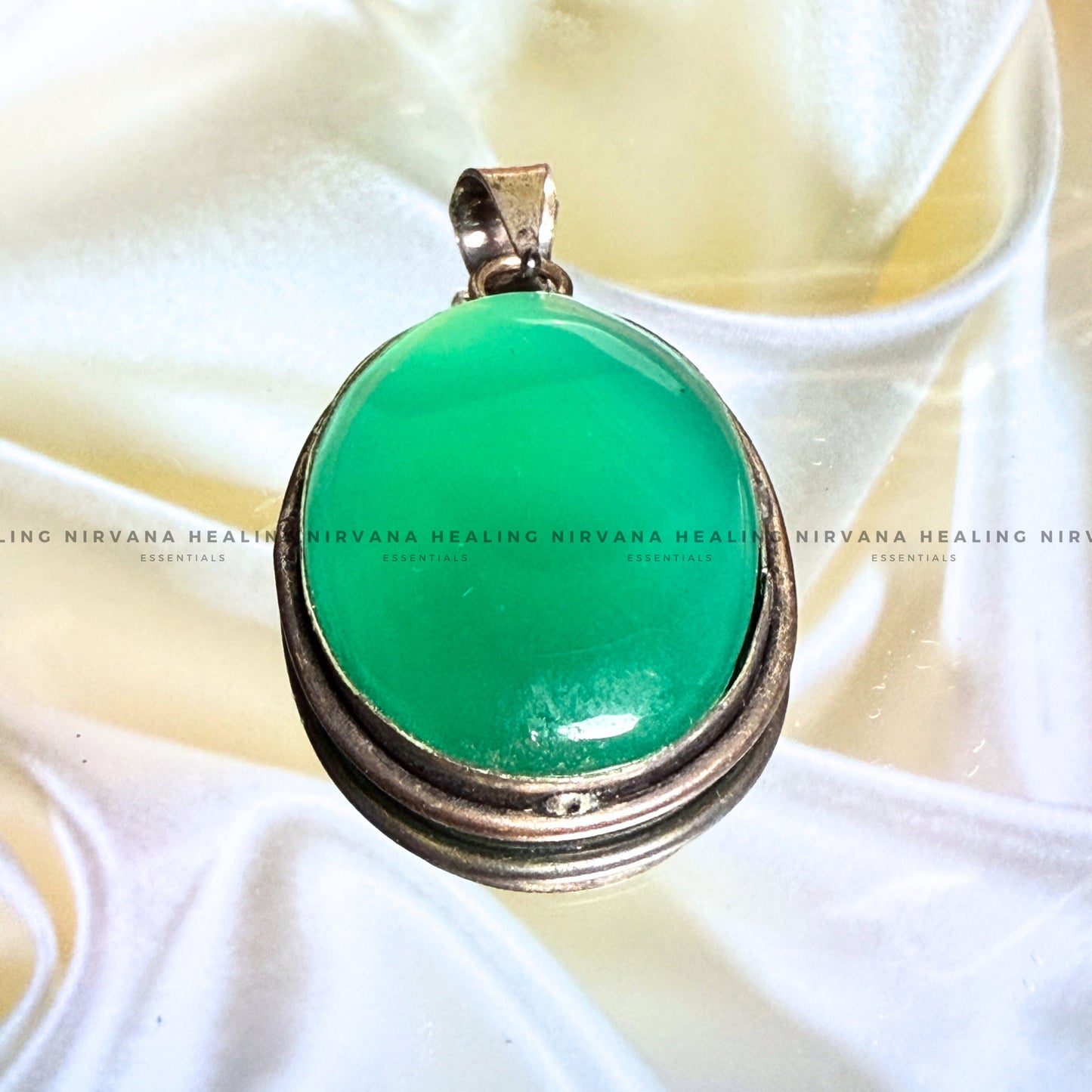 GREEN AVENTURINE OVAL CRYSTAL PENDANT (Luck, Money, Abundance, Career And Growth).  image 5