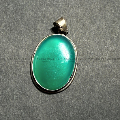 GREEN AVENTURINE OVAL CRYSTAL PENDANT (Luck, Money, Abundance, Career And Growth).  image 3