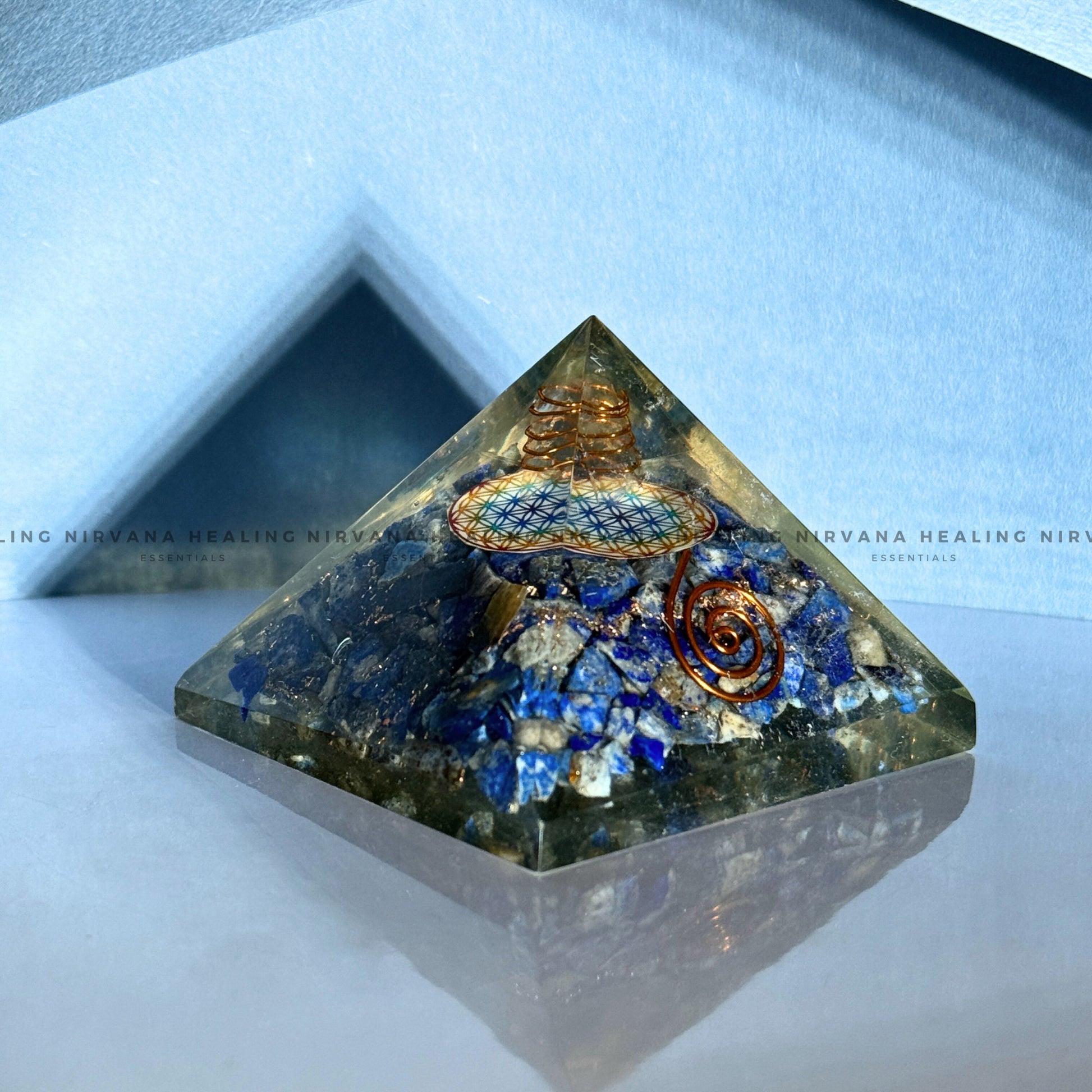 LAPIS LAZULI  PYRAMID (Communication, Truth, Ease Of Expression And Wisdom) image 3
