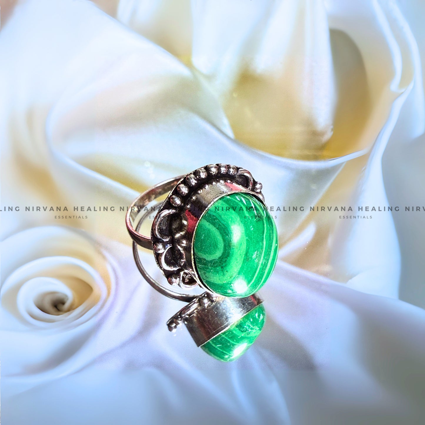 MALACHITE ROUND RING (Transformation, Pain Reliever And Emotional Healing) .  image 0