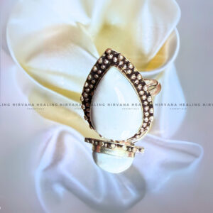 MOON JADE OVAL RING (Harmony, Emotional Balance And Divine Connection)